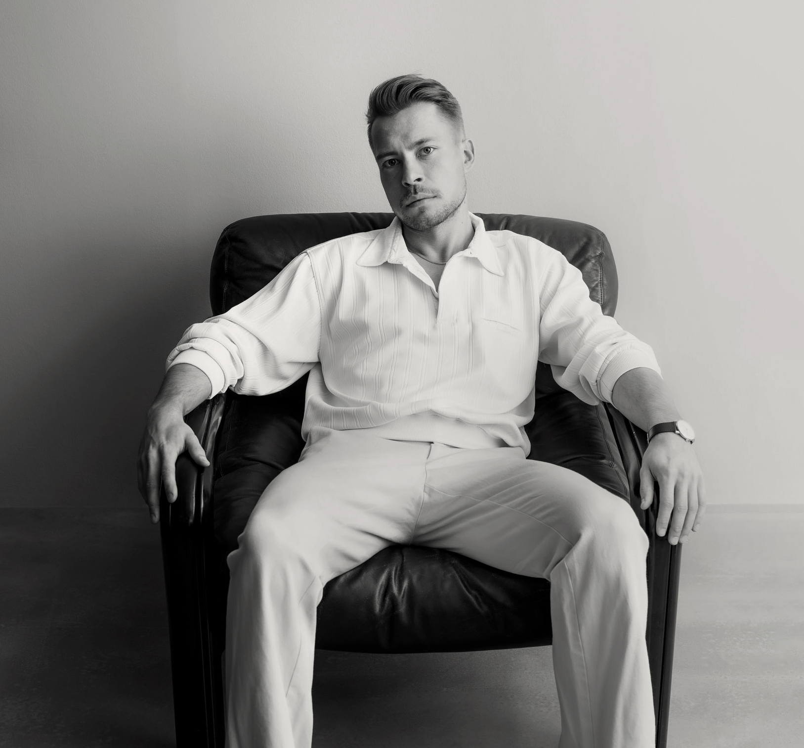 20201210 Comodo Hotel 0866 Ret Warm Cropped